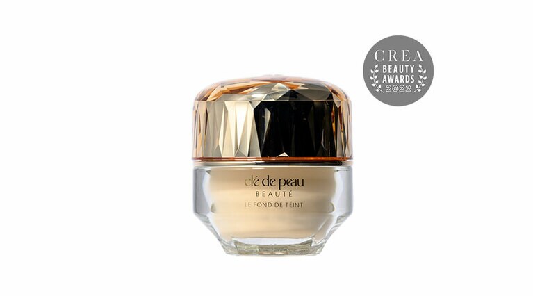 ル・フォンドゥタンn SPF25・PA++ 全7色 30g 33,000円／クレ・ド・ポー ボーテ