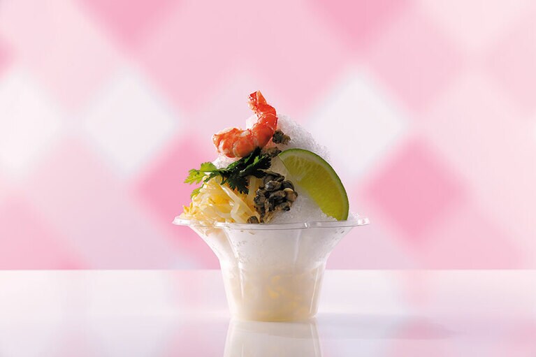 「島根：しじみ」ストレスを与えない操業が品質、そして味の決め手。古くから伝わる「手掻き操業」を中心に、しじみを痛めない方法で獲られた宍道湖の1級品。