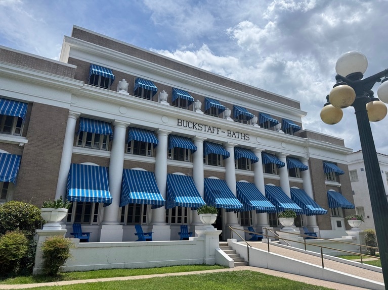 元は軍人を癒す保養施設として利用されていたのだとか。