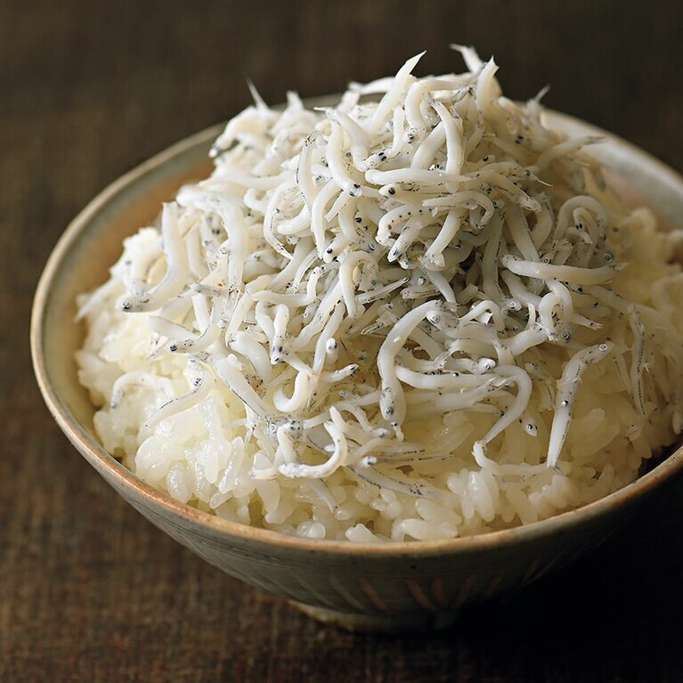 金印 特上釜あげしらす(木箱入り) 450g 2,592円(通販価格)／山利