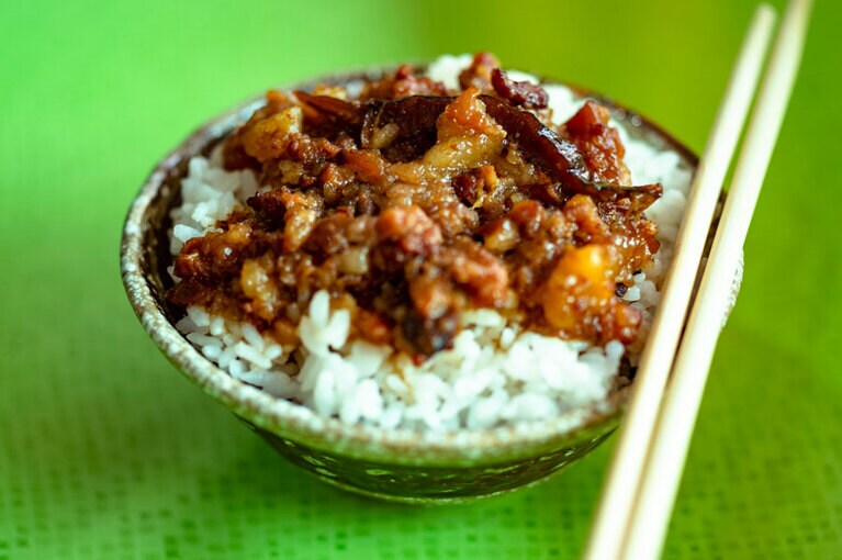 小籠包や、ルーローハンをはじめ、豆腐のデザートなど、気軽に味わえる。