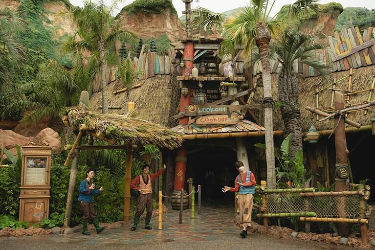 ロストキッズたちが作った隠れ家をレストランにした「ルックアウト・クックアウト」