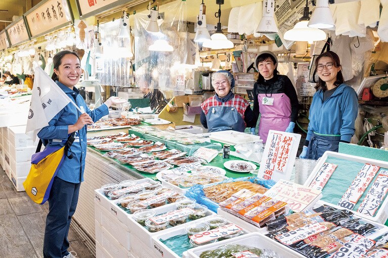イカのお母さんに会いに、はこだて自由市場へ。