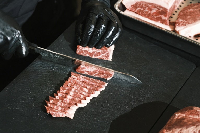 MLAによる包丁ショー。