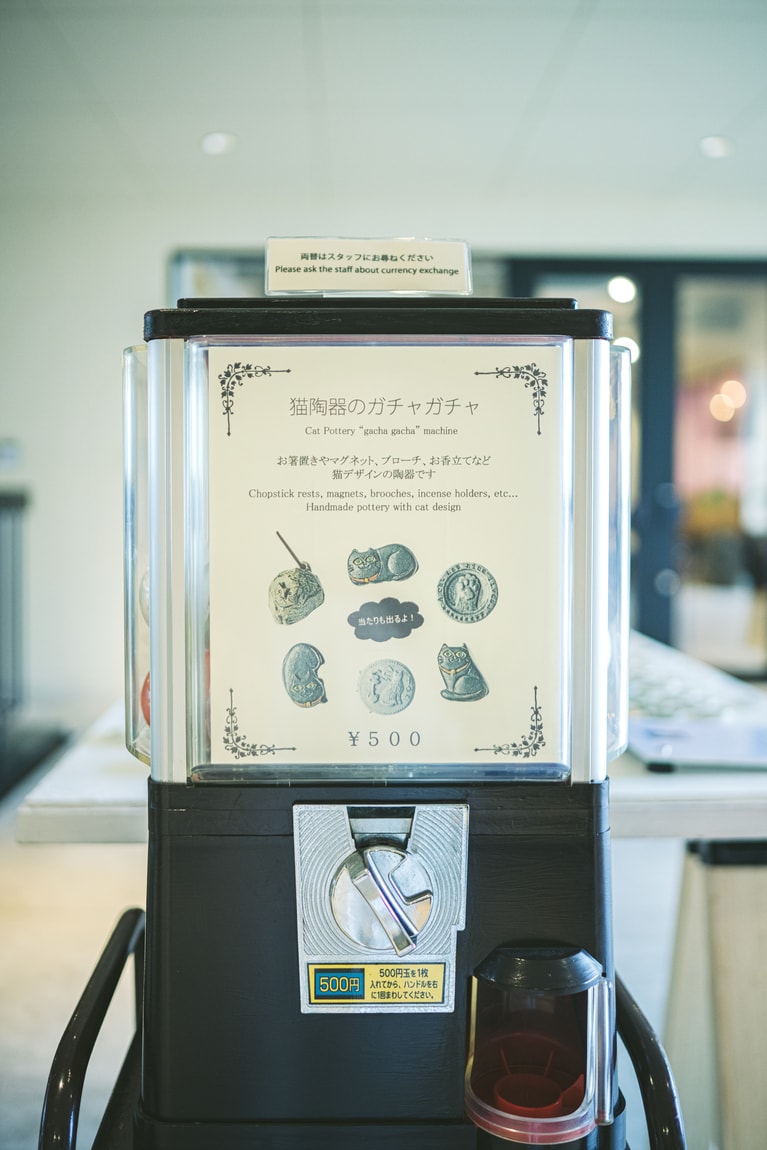 「猫陶器ガチャ」は1回500円。おみやげにも大人気。
