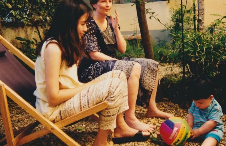 階下のドイツ人女性、生後約8カ月の息子デルスと。