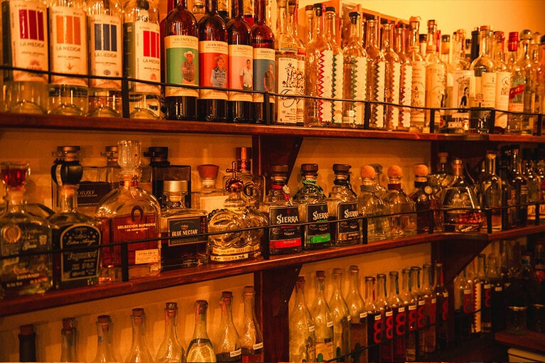 アガベ100％のテキーラだけが並ぶ。