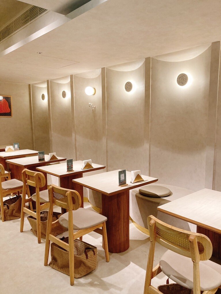 ディナータイムを外せば、比較的座れる可能性大。ショッピングの途中に立ち寄れる、オアシスのようなカフェです。