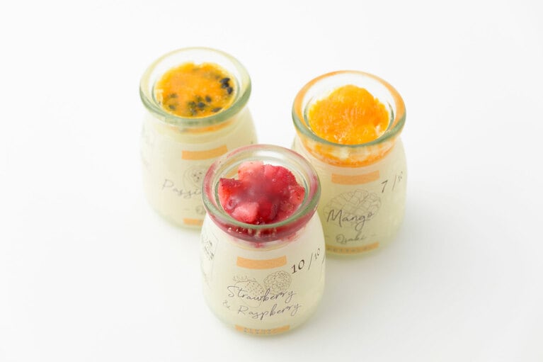 【鹿児島県】アイスプリン 。手前から時計回り：ストロベリー&ラズベリー375円〜、おおさきパッションフルーツ375円〜、おおさきマンゴー432円〜（各90ml）／カフェ・ド・グリル サザンクロス
