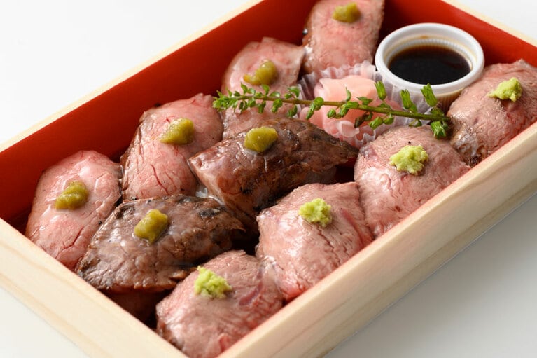 肉寿し 2,754円(10貫)。