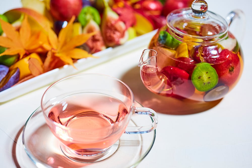 信州名産の林檎の皮を煮出した果皮茶は、ほのかなピンク色。SNS映えするキュートなお茶だ。