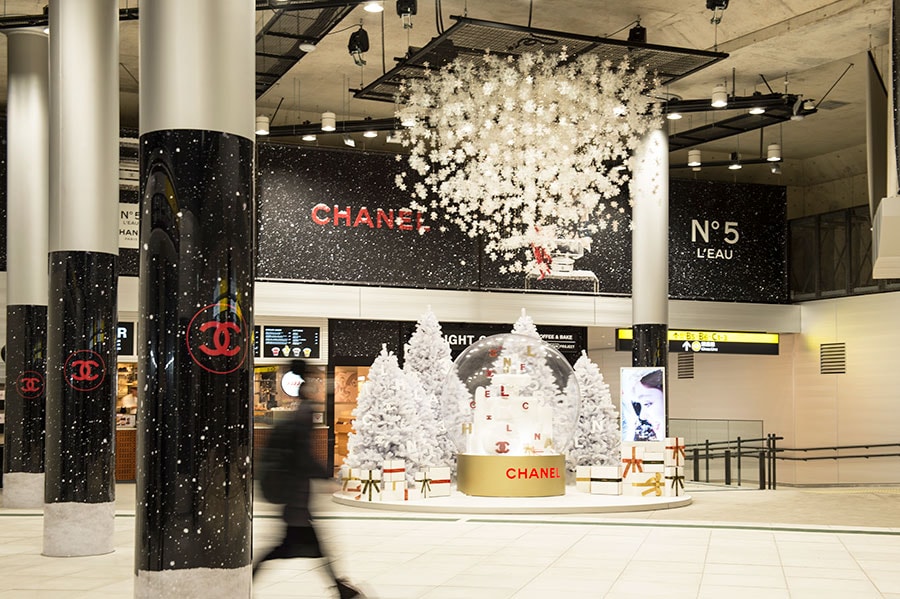 渋谷駅東口地下広場が2019年12月25日(水)まで、シャネルによって華やかに彩られる。