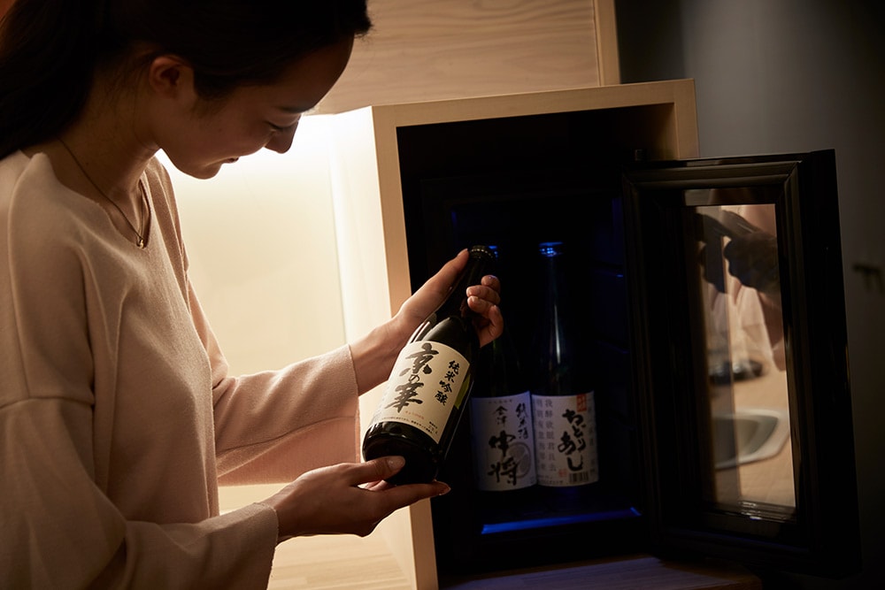 セラー内の日本酒は無料で楽しめる。