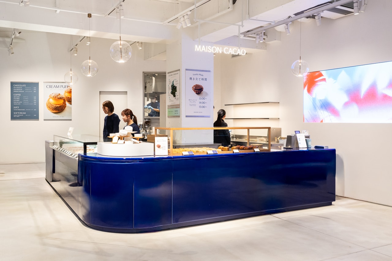 入ってすぐのカウンター。