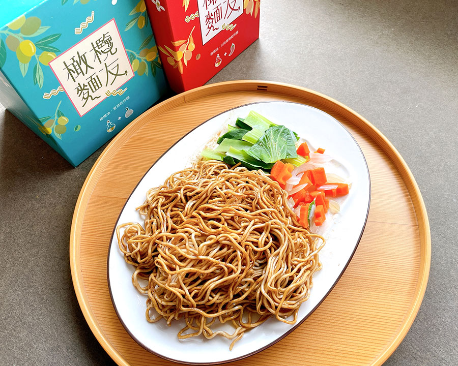 オリーブオイルとニンニクの風味が混ざり合い、ペロリと食べられてしまう「葱蒜乾拌麵」。