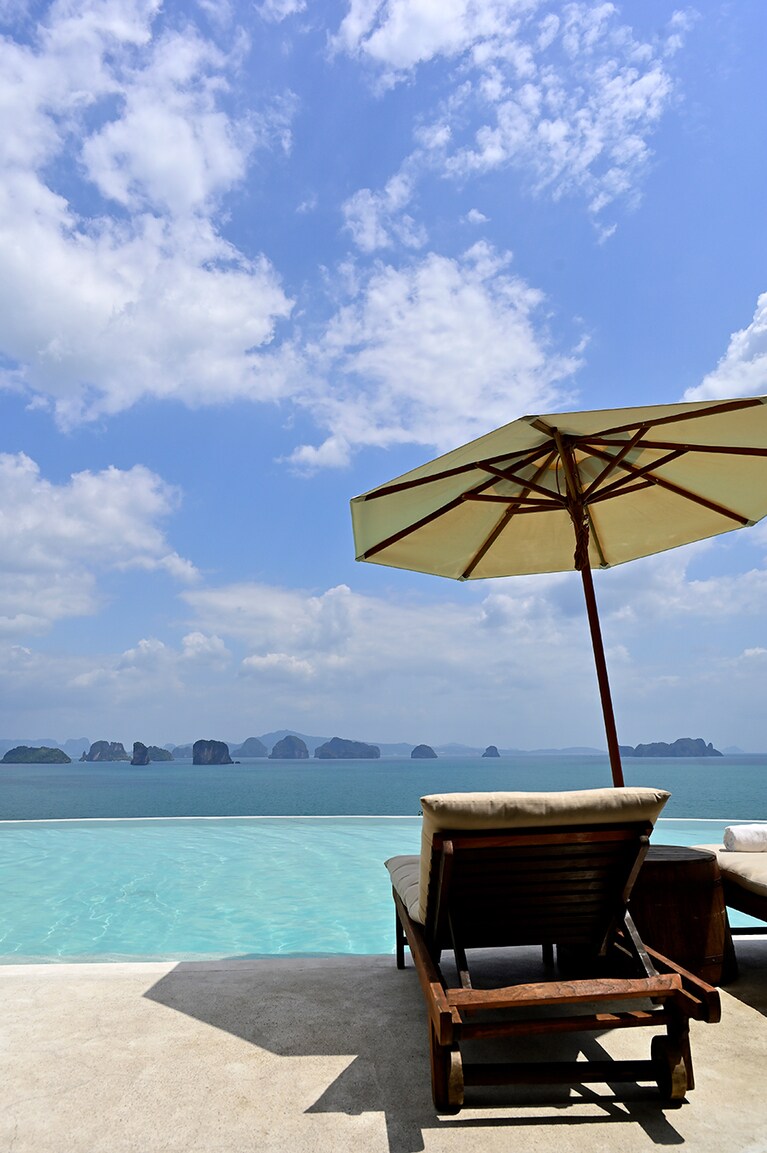 「ザ・ヒルトップ」からパンガー湾を眺める時間の至福。