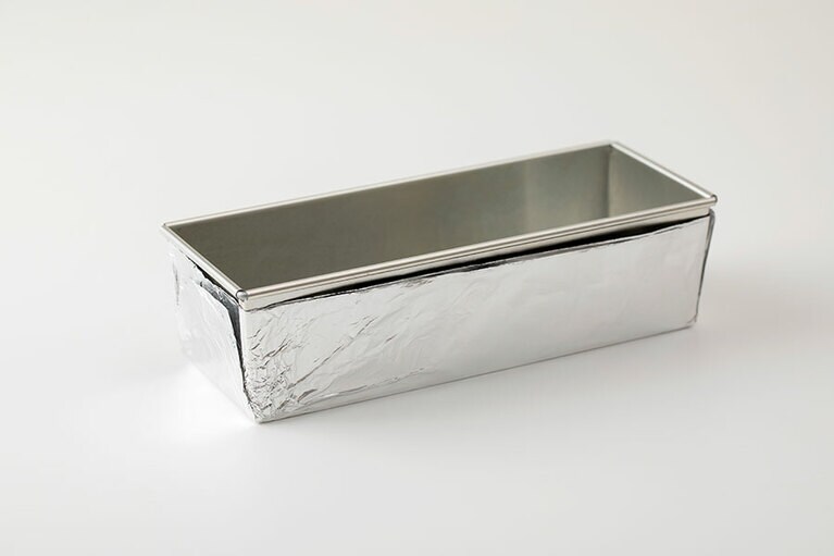 21×8×高さ6センチのパウンドケーキ型。ベーシックなパウンドケーキ型は、1つ持っておくととても便利！