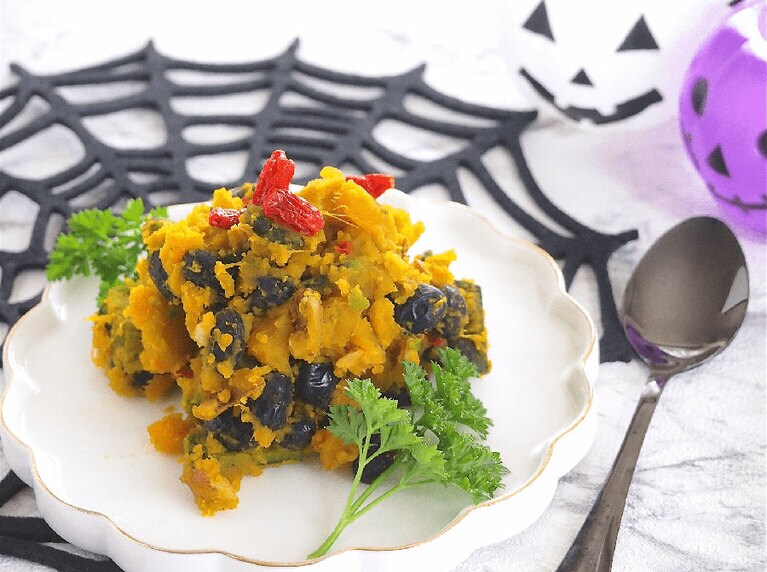 黒豆とかぼちゃのクコの実サラダ。