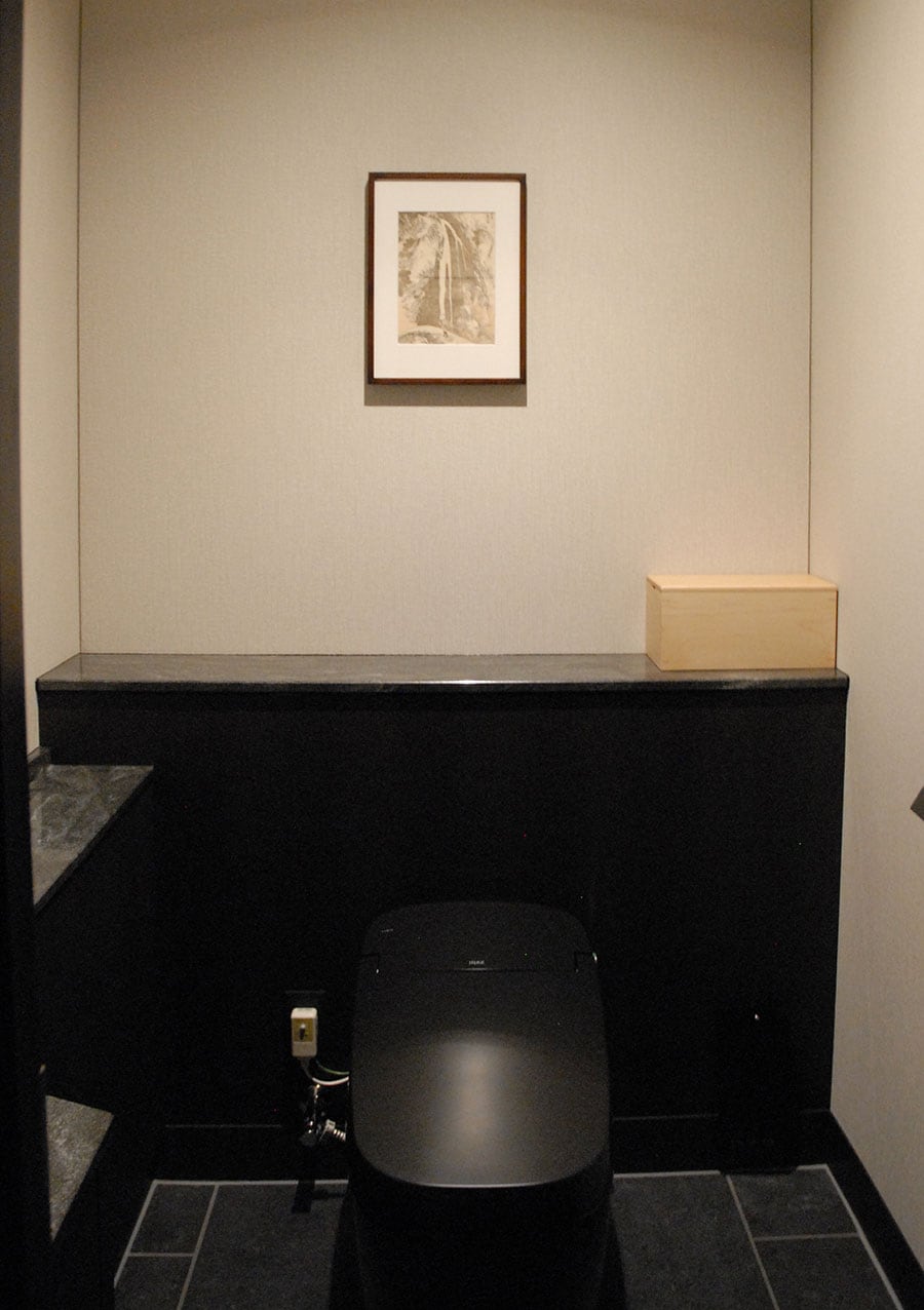 スイートではお手洗いに「北斎」の木版画が。