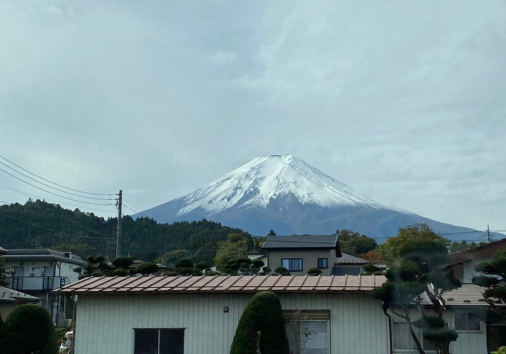 富士山をはじめ、南アルプスや八ヶ岳など国内屈指の名峰に囲まれた山梨県は名水の郷。ミネラルウォ―ターの生産量が日本一！