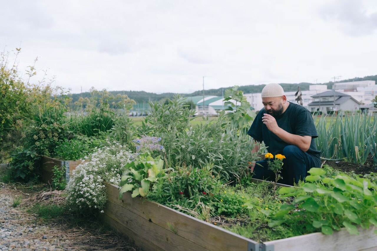 自家菜園ではさまざまな野菜やハーブが育ち、ゲストの元へ提供される。