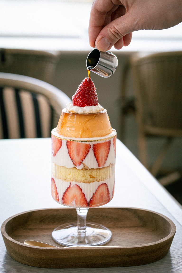 看板メニューの「プリンパフェ」1,210円。