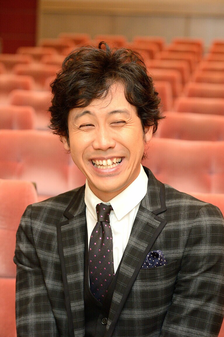白組司会の大泉洋さん。©文藝春秋