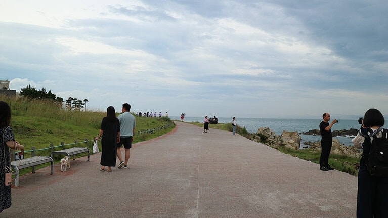 歩きやすく整備されている、オシリア海岸散歩路。