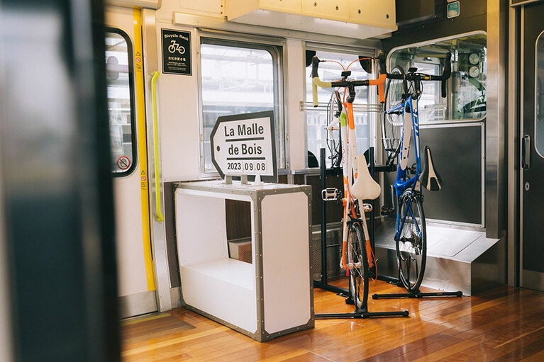 自転車を積み込めるスペースが用意されている（要予約）。