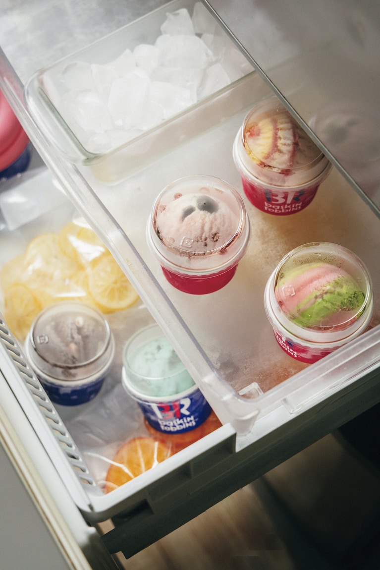 「冷凍庫がパンパンだったら迷惑に？」と思うかもしれないが、バラエティボックスは1個ずつカップ入りなので、冷凍庫に入れやすく、保存できてギフト向き。