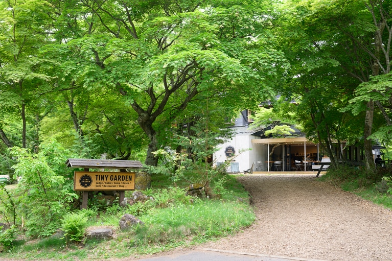 タイニーガーデン蓼科には、ロッジやキャビンはもちろん、テントサイトも。さまざまな形で自然と親しむことができる。