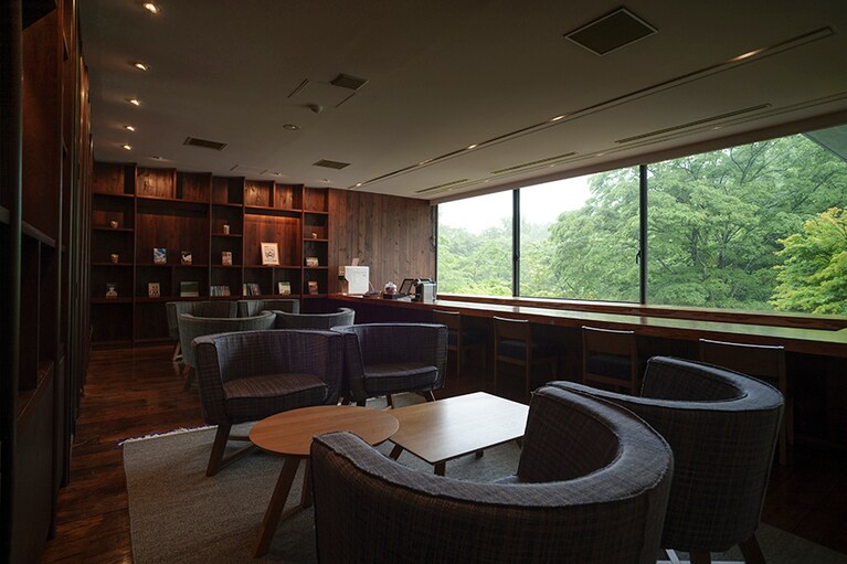 高原のリゾートステイをより豊かにするラウンジ。24時間利用可能。