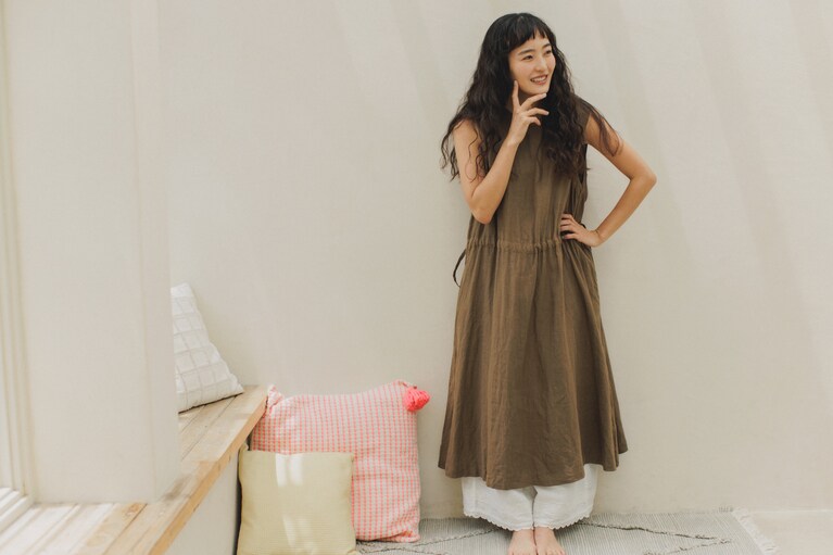 リネンクルーネックリボンドレス（MOCA / M･GREY）31,900円