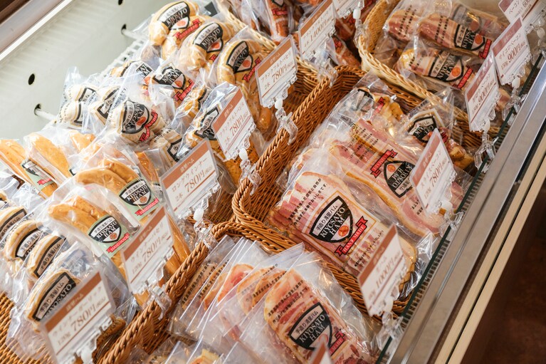 本格的なハム、ソーセージ、ベーコンなどが評判の「清里ハム」。