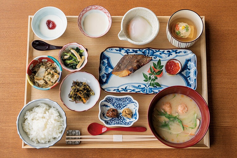 地魚アブラコの焼き物など、朝食にも多彩な地の物が。
