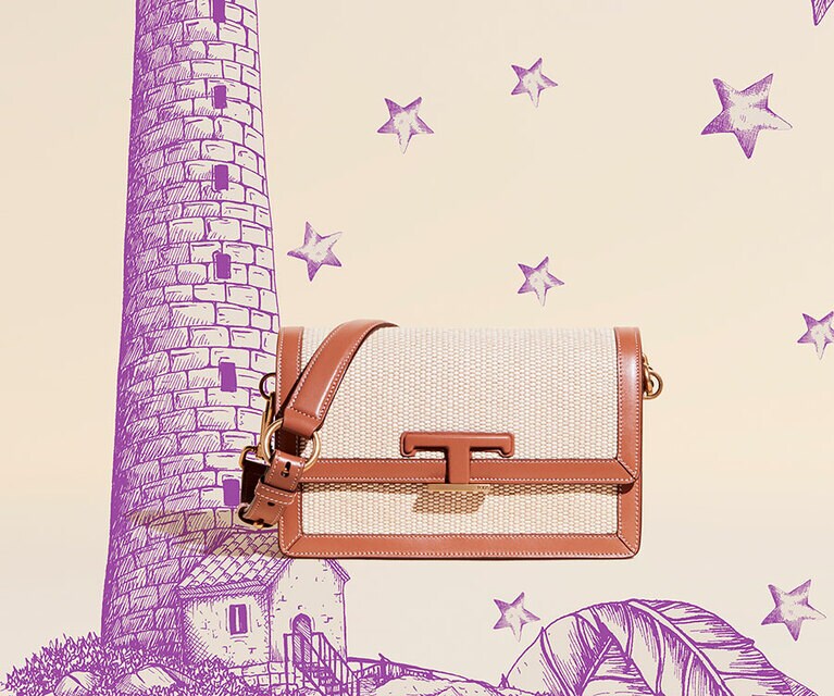 レザー＆テクニカルファブリック T タイムレス クロスボディバッグ ミニ 237,600円。