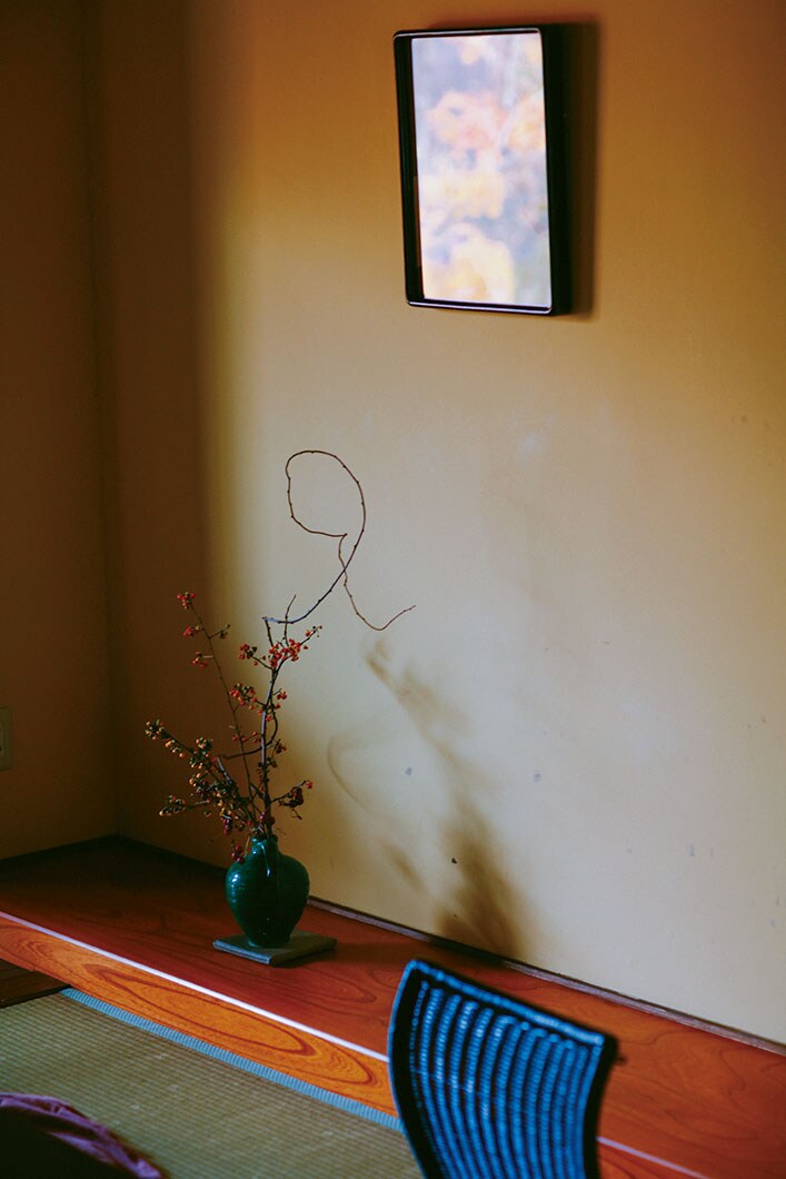 【山みず木別邸 深山山荘】各棟は2部屋からなり、掘りごたつに床の間の部屋も。Photo: Yoshikazu Shiraki