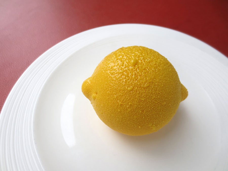 「レモン」950円。酸味を生かしたフランス菓子らしい味わいに感動。