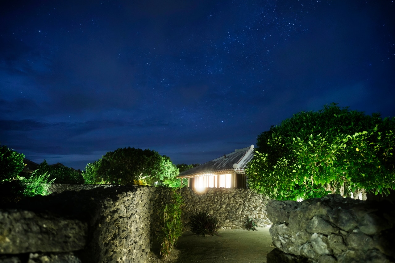 夜はまさに降るような満天の星や天の川が見られる。