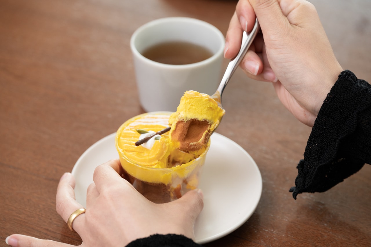 かぼちゃやおいものクリームとワッフルをすくって食べる、新しいかたち。