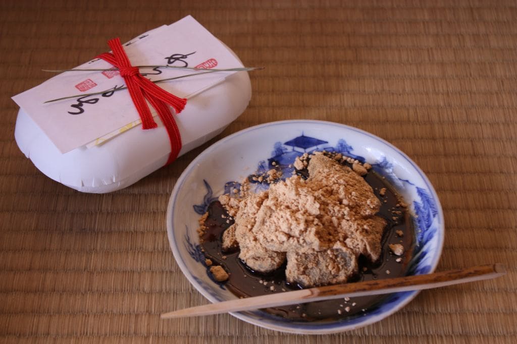 「小松こんぶ」で知られる老舗の名品。わらび餅 700円／雲月