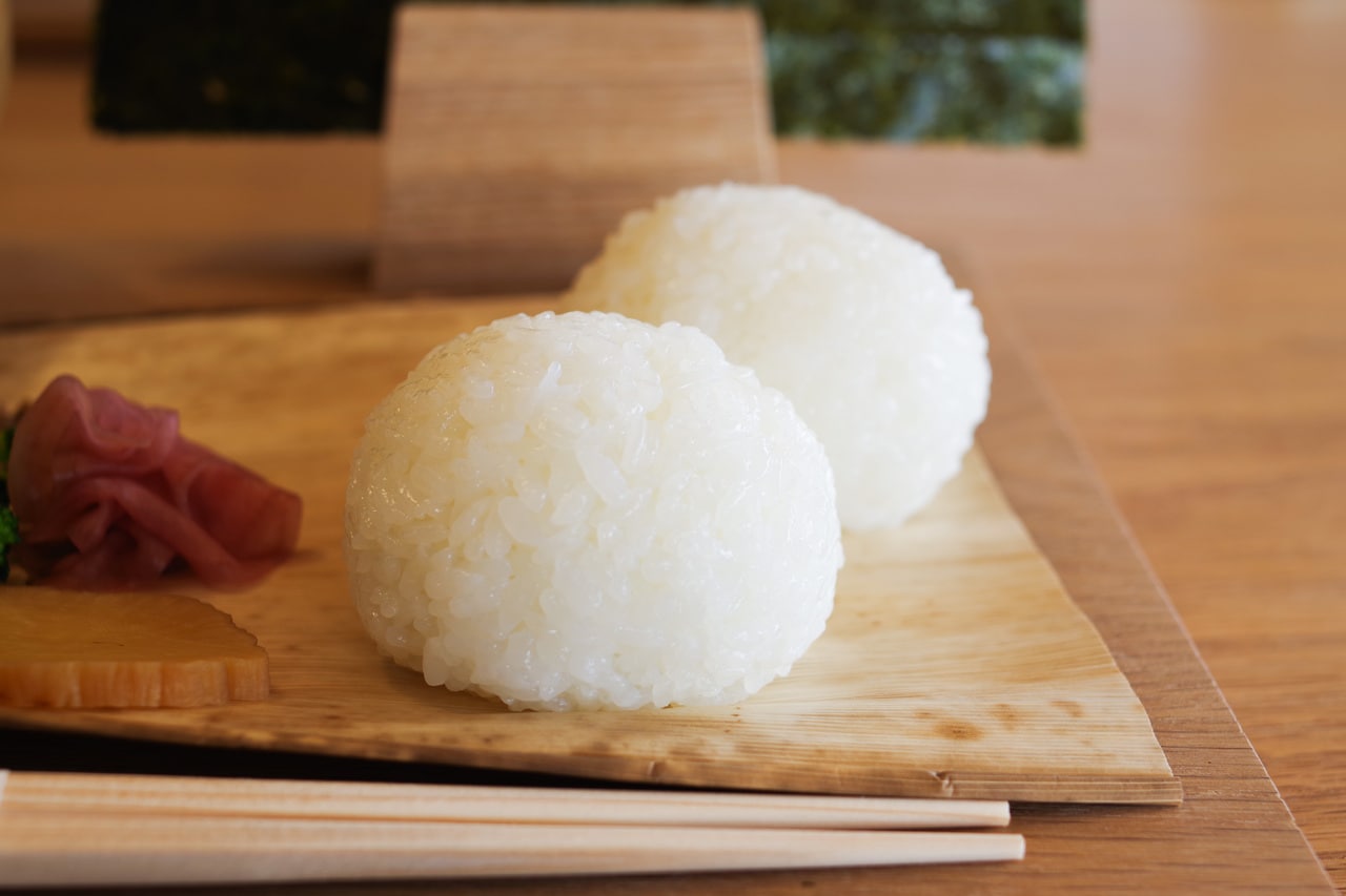 透明感とつやがある。どんな料理にも合う米づくりを目指した。