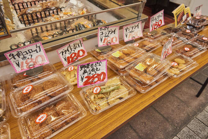 ワンコインあれば十分買い物ができる激安惣菜。