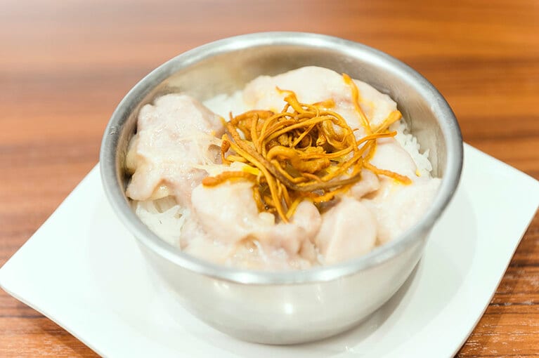 「鶏肉と生姜の蒸しご飯」580円。