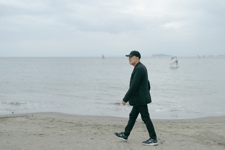 葉山の森戸海岸へ。天気が良ければ富士山もよく見える。海岸のそばには森戸神社もある。