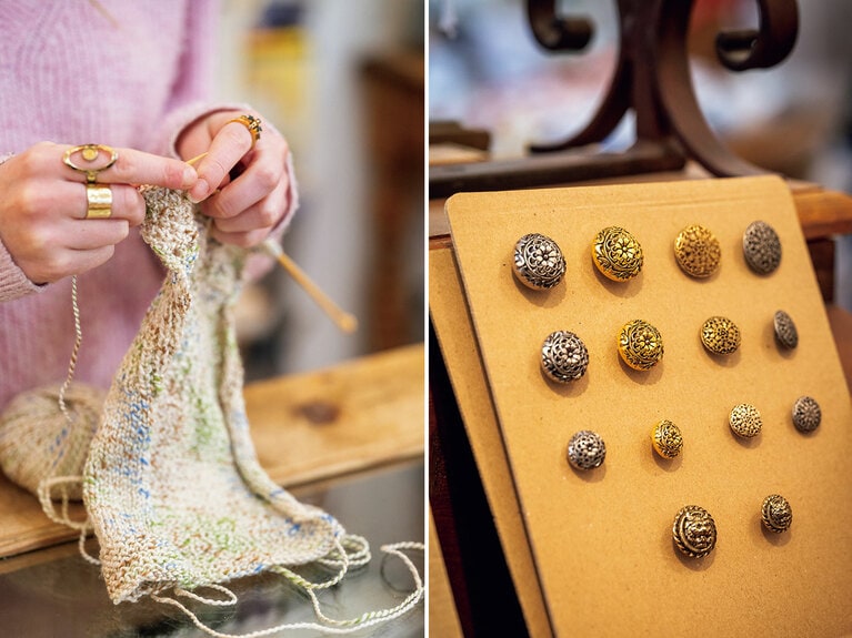 左：スタッフが手作りしたニットや洋服、子供服、小物なども販売。右：人気商品はボタンとリボン。ゴールドとシルバーカラーのボタン“ランペラトリス（皇后）”1.40～3.40€。