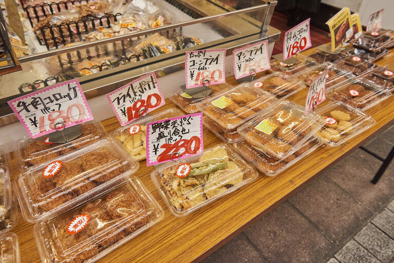 ワンコインあれば十分買い物ができる激安惣菜。