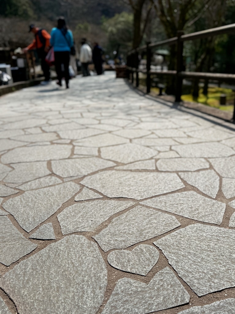 おのころ池の近くにあるハート石。こちらも要チェック！