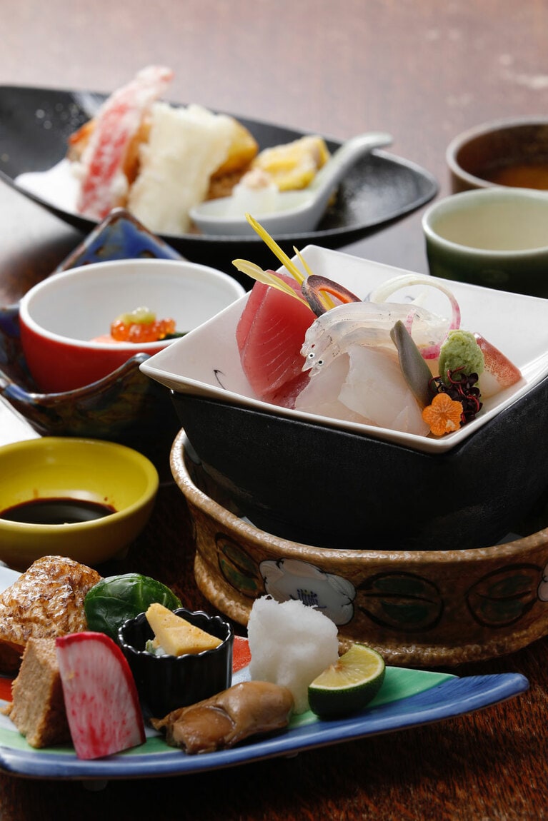 湯宿 草菴［島根／出雲 湯の川温泉］和食膳一例。