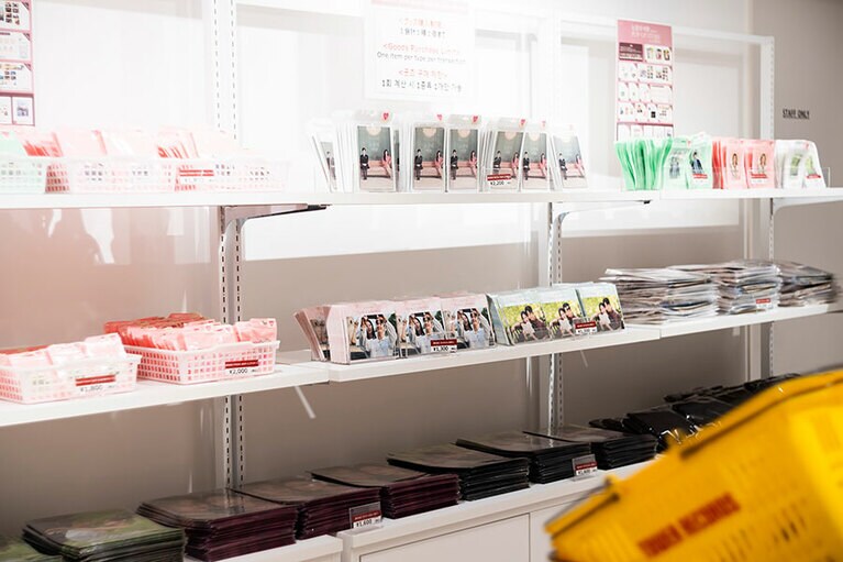 グッズ売り場の様子。